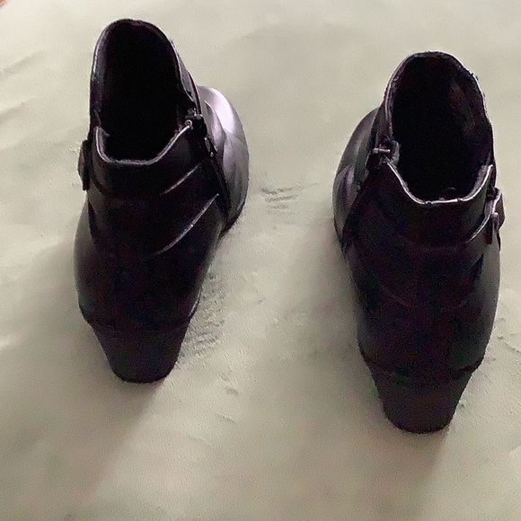 Women’s black ankle boots - Picture 5 of 9